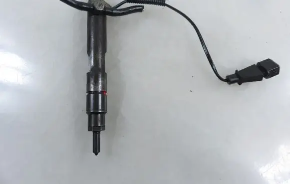 Seat Toledo II (1M) Fuel injector 028130201S
