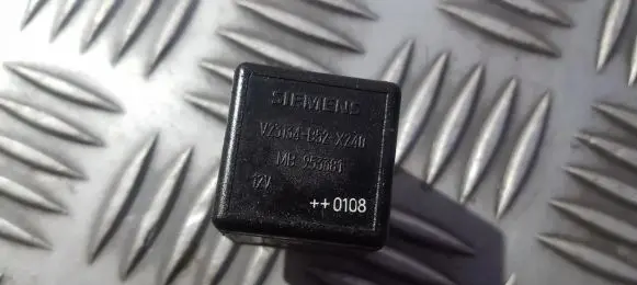 Mitsubishi Space Star Other relay mb953381 v23134-b52-x240