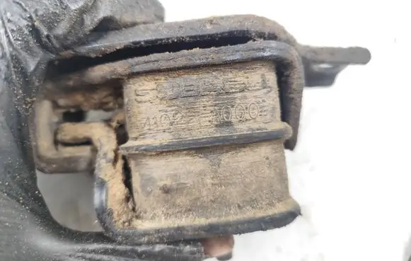 Engine mount bracket