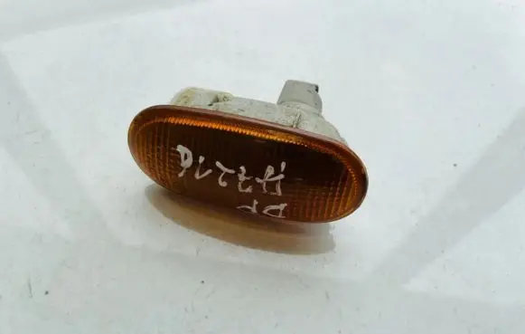 Mitsubishi Colt Front fender indicator light