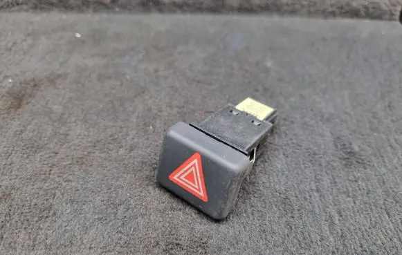 Audi A4 S4 B7 8E 8H Hazard light switch 8H0941509