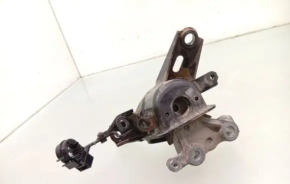 Toyota Prius+ (ZVW40) Engine mount bracket