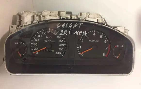 Mitsubishi Galant Speedometer (instrument cluster) MR381822