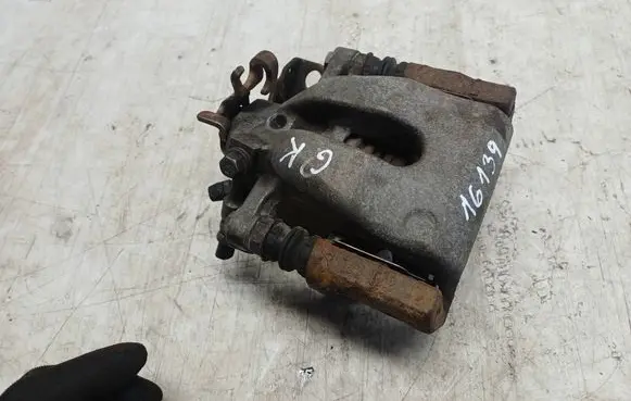 Opel Zafira B Rear brake caliper