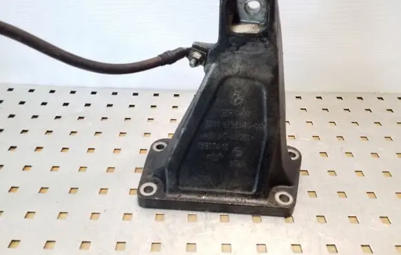 BMW 5 E60 E61 Engine mounting bracket 2211675842001