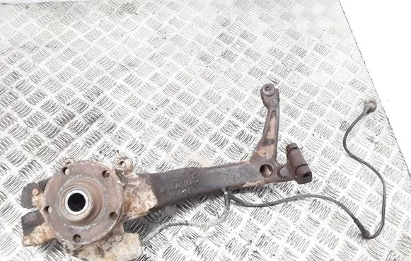 Volkswagen PASSAT B5 Front wheel hub spindle knuckle D0407258 407258