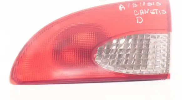 Toyota Avensis T220 Tailgate rear/tail lights