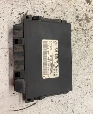 Mercedes-Benz E W211 Parking PDC control unit/module A0255457132 0263004025