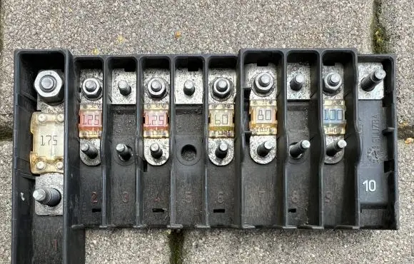 Volkswagen Transporter - Caravelle T5 Fuse module 7H0937550A