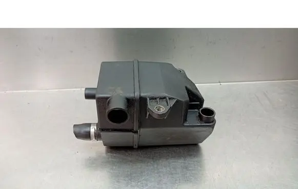 Volvo S80 Oil breather separator 8692211