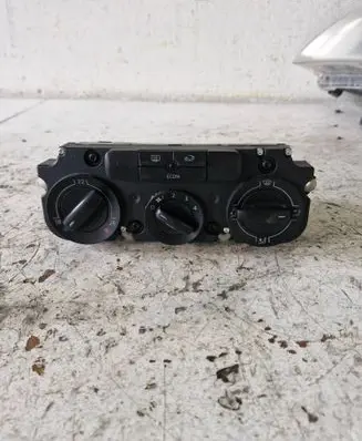 Volkswagen Golf V Climate control unit