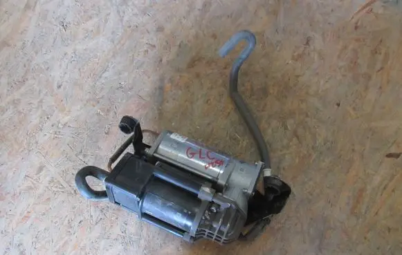 Mercedes-Benz GLC C253 Air suspension compressor/pump A2133200104