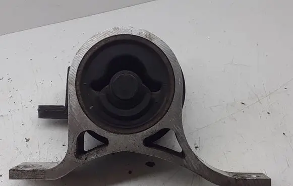 Nissan Murano Z50 Engine mount bracket