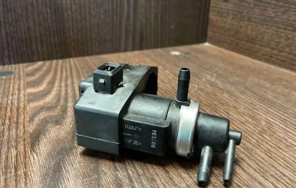 Audi A4 S4 B5 8D Turbo solenoid valve 059906629