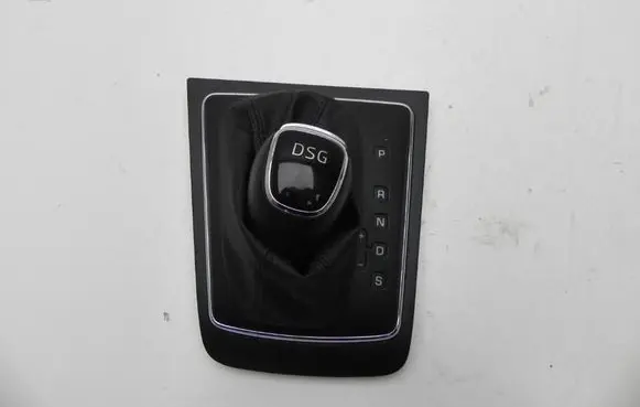 Skoda Yeti (5L) Gear lever shifter trim leather/knob 1Z2713203B