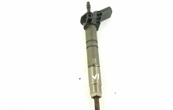 Mercedes-Benz C W204 Fuel injector 6420701387 6420701987
