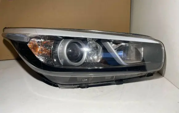KIA Ceed Headlight/headlamp 92102A2XXX