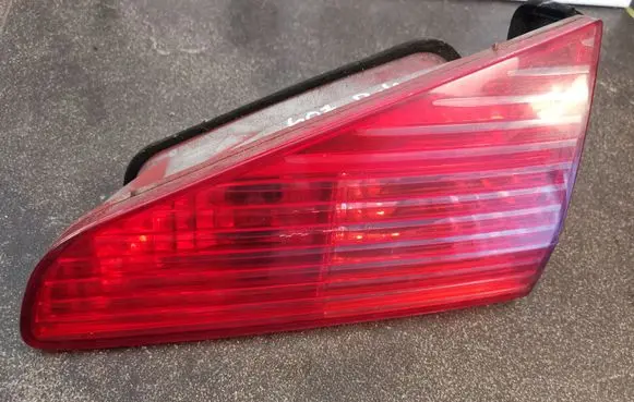 Peugeot 607 Tailgate rear/tail lights E29008