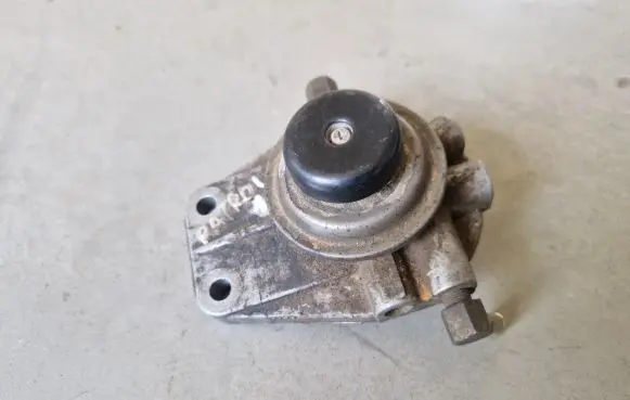 Nissan Patrol Y61 Fuel filter bracket/mount holder 