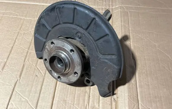 Volkswagen Caddy Front wheel hub