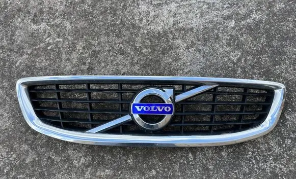 Volvo C70 Front bumper upper radiator grill 31214856