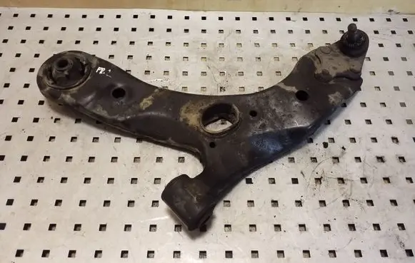 Toyota Avensis T270 Front lower control arm/wishbone