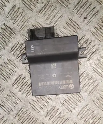Audi A6 S6 C6 4F Gateway control module 4l0907468b