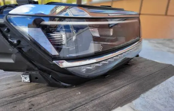 Volkswagen Tiguan Headlight/headlamp 5NC941082D