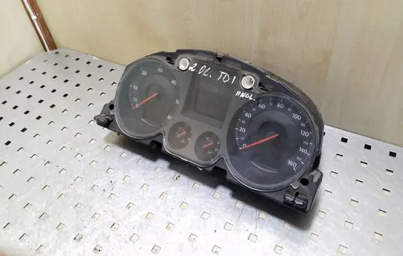 Volkswagen PASSAT B6 Speedometer (instrument cluster) 3C0920960K