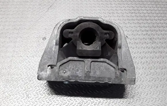 Volkswagen Eos Engine mount bracket 1K0199262