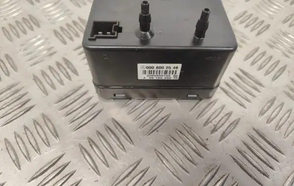 Mercedes-Benz E W211 Central locking vacuum pump A0008002548