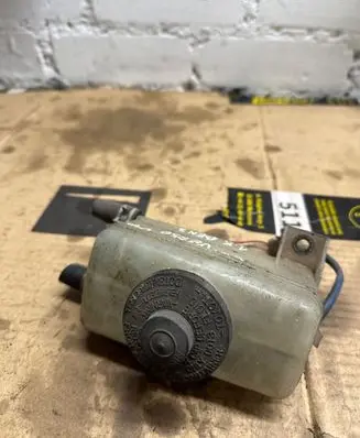 Power steering fluid tank/reservoir