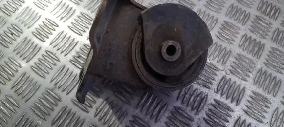 Hyundai Sonata Engine mount bracket