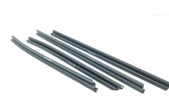 Renault Austral Rubber seal front door window/glass 