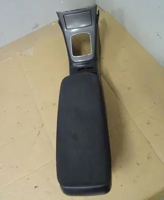 Toyota Avensis T250 Center console