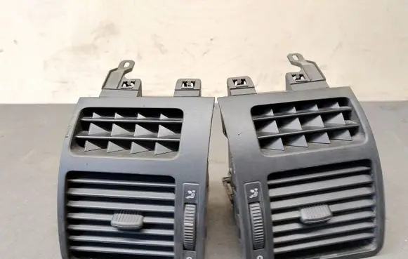 Volkswagen Touran I Dashboard side air vent grill/cover trim 1T0819703A 1T0819704A