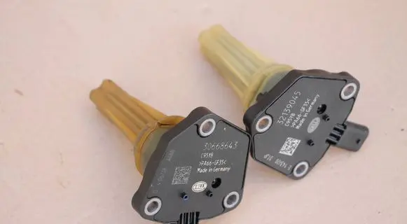 Volvo V60 Oil level sensor 32139045