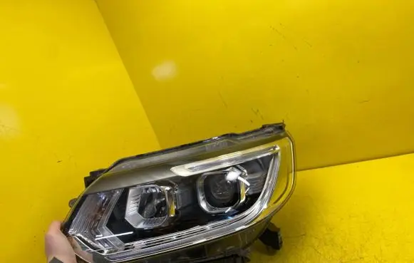 Renault Alaskan Headlight/headlamp 04331SO4417