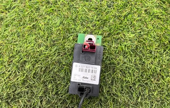 Mercedes-Benz S W221 Aerial antenna amplifier A2218201889