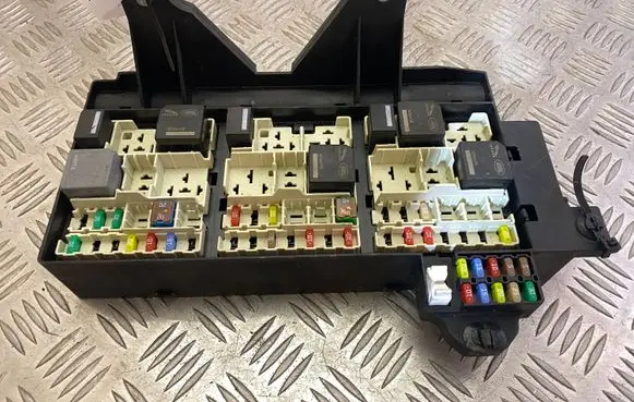 Jaguar XE Fuse module