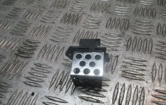 Renault Scenic I Coolant fan relay 820004508
