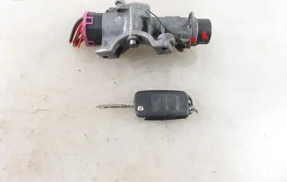 Volkswagen PASSAT B5.5 Ignition lock 4B0905851C