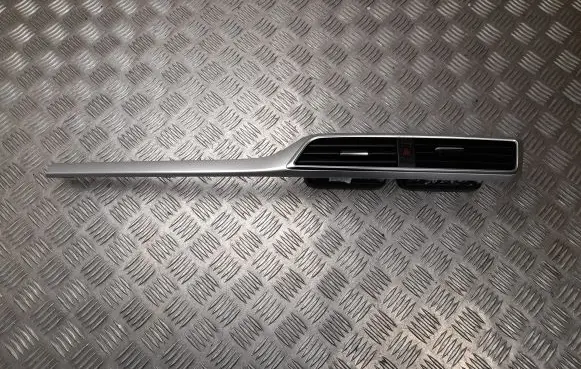 MG ZS Dash center air vent grill 10724404