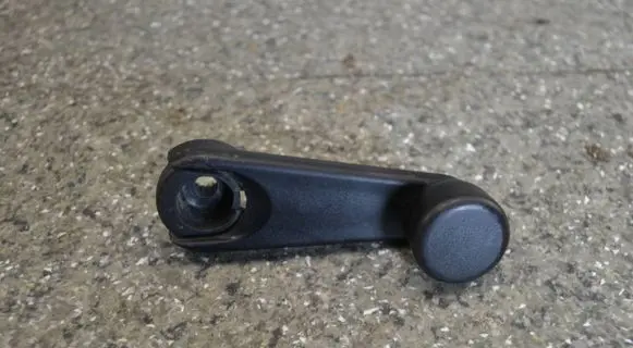 BMW 3 E46 Rear door window winding handle 8122503