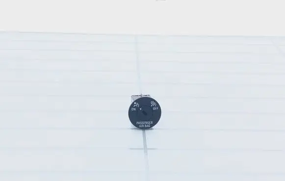 Passenger airbag on/off switch
