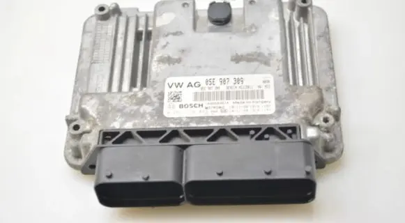 Volkswagen Golf VII Engine control unit/module 05E907309