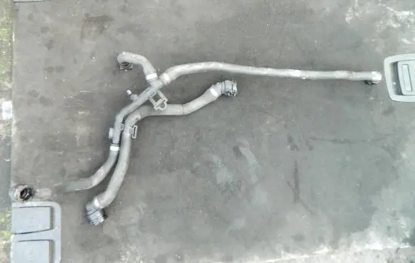 BMW 5 F10 F11 Engine coolant pipe/hose 7582895