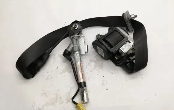 Honda CR-V Front seatbelt 608200000A
