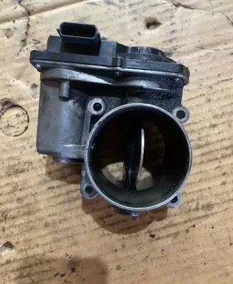 Infiniti FX Throttle valve 8200578558 00T74 8200828992A