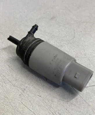 BMW 5 E60 E61 Windscreen/windshield washer pump 6934159